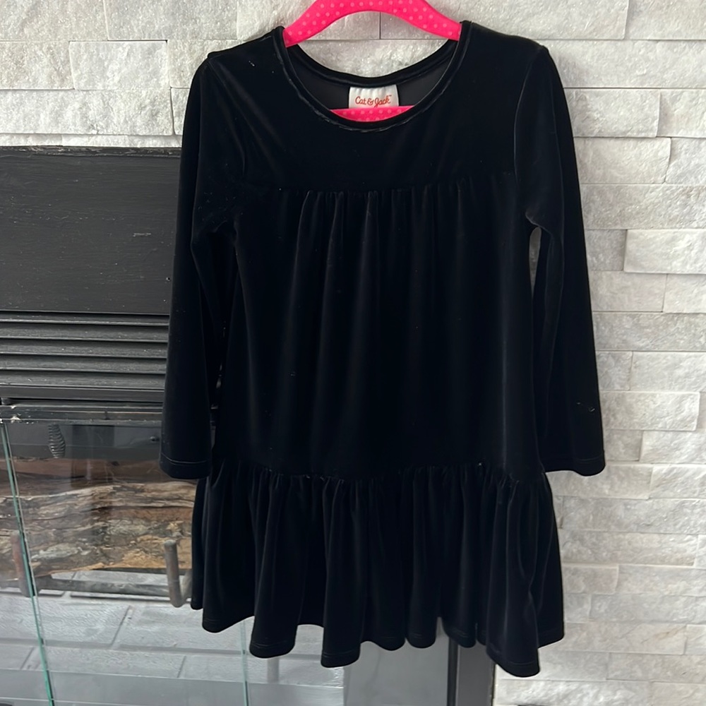 Beautiful black velvet dress, versatile for all occasions. By Cat & Jack. 4T